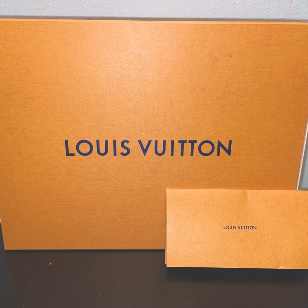 100% Authentic Louie Vuitton large gifting box! 📦 with ribbon and envelope!